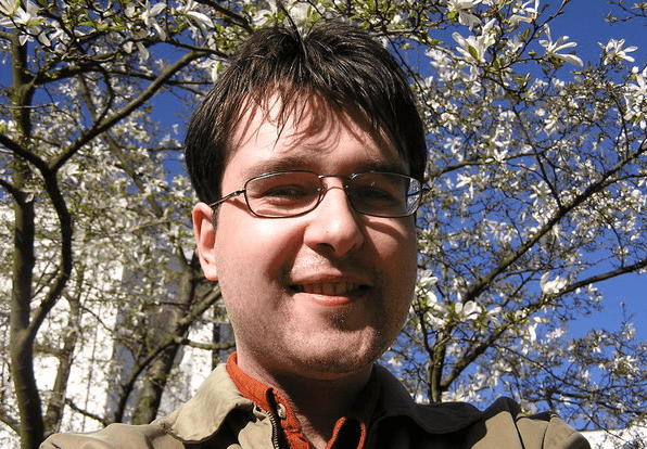 Éste soy yo, Daniel Martinez. Como puedes ver soy un tipo común, mas bien feo, y sin embargo tengo a la mujer que yo quiera